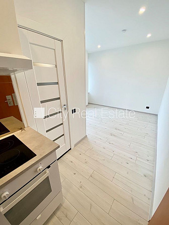 Фасадный дом, реновированный дом, вход с улицы, лифт, лестничная клетка после Рига - изображение 7