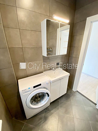 Фасадный дом, реновированный дом, вход с улицы, лифт, лестничная клетка после Рига - изображение 12