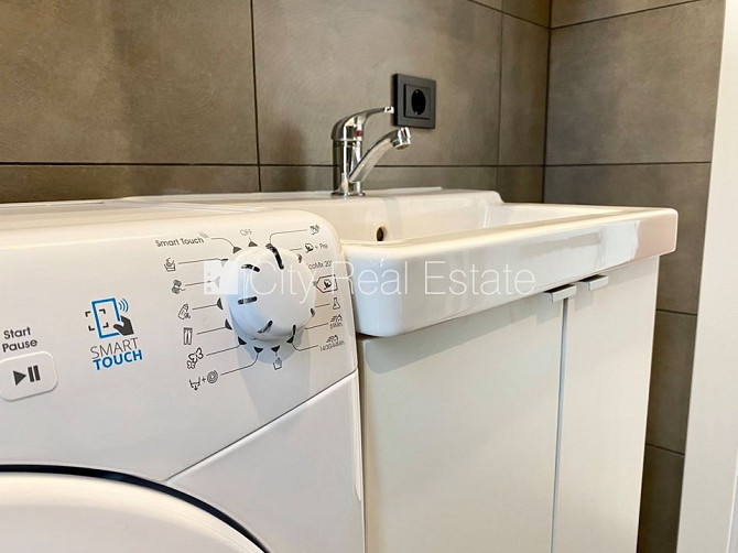 Фасадный дом, реновированный дом, вход с улицы, лифт, лестничная клетка после Рига - изображение 13