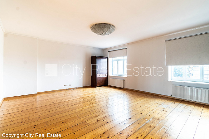 Фасадный дом, закрытый двор, место для машины, вход с улицы и со двора, лифт, Рига - изображение 7