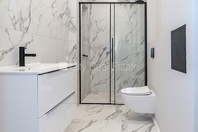 Новостройка, благоустроенная озеленённая территория, подъездная дорога покрыта Юрмала - изображение 13