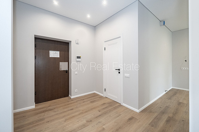 Новостройка, благоустроенная озеленённая территория, подъездная дорога покрыта Юрмала - изображение 19