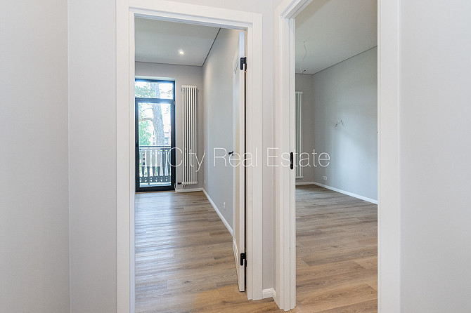 Новостройка, благоустроенная озеленённая территория, подъездная дорога покрыта Юрмала - изображение 5