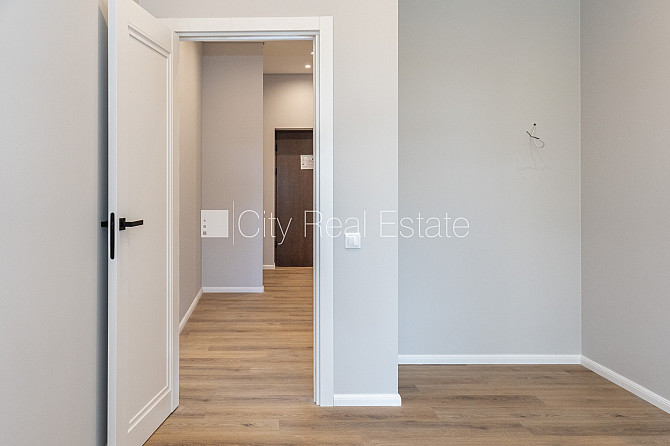 Новостройка, благоустроенная озеленённая территория, подъездная дорога покрыта Юрмала - изображение 11