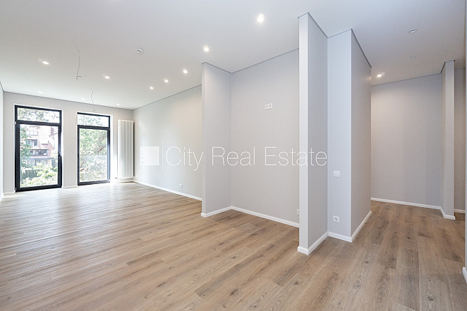 Новостройка, благоустроенная озеленённая территория, подъездная дорога покрыта Юрмала - изображение 2