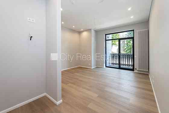 Новостройка, благоустроенная озеленённая территория, подъездная дорога покрыта Jūrmala