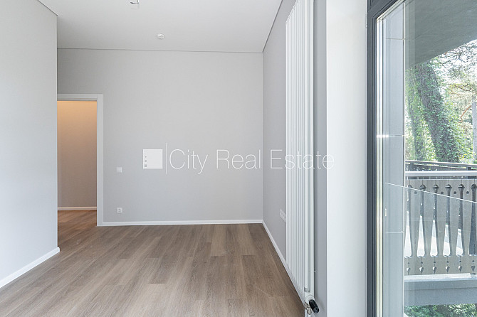 Новостройка, благоустроенная озеленённая территория, подъездная дорога покрыта Юрмала - изображение 11