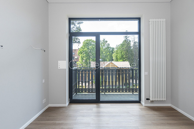 Новостройка, благоустроенная озеленённая территория, подъездная дорога покрыта Юрмала - изображение 7