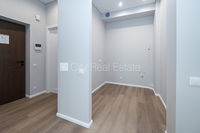 Новостройка, благоустроенная озеленённая территория, подъездная дорога покрыта Юрмала - изображение 18