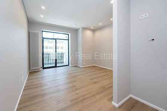 Новостройка, благоустроенная озеленённая территория, подъездная дорога покрыта Jūrmala