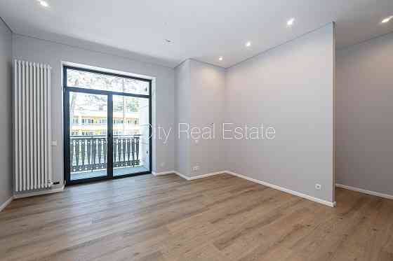 Новостройка, благоустроенная озеленённая территория, подъездная дорога покрыта Jūrmala