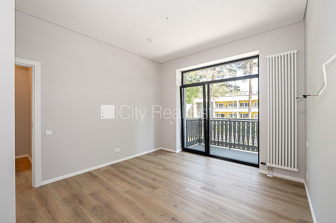 Новостройка, благоустроенная озеленённая территория, подъездная дорога покрыта Юрмала - изображение 11