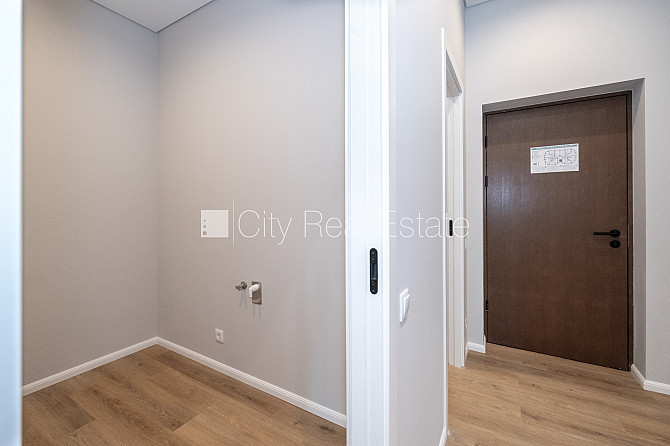 Новостройка, благоустроенная озеленённая территория, подъездная дорога покрыта Юрмала - изображение 16