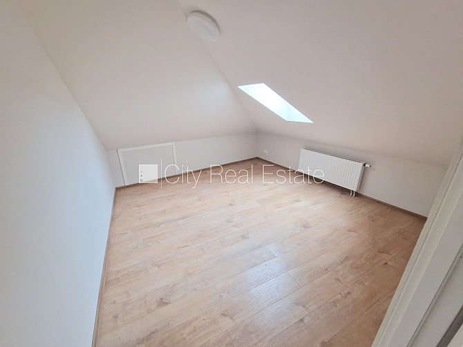 Здание во дворе, реновированный дом, закрытый двор, вход с улицы и со двора, Рига - изображение 5