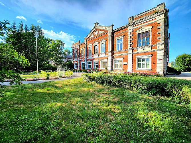 Благоустроенная озеленённая территория, места для нескольких машин, стоянка на Добеле и Добельский край - изображение 14