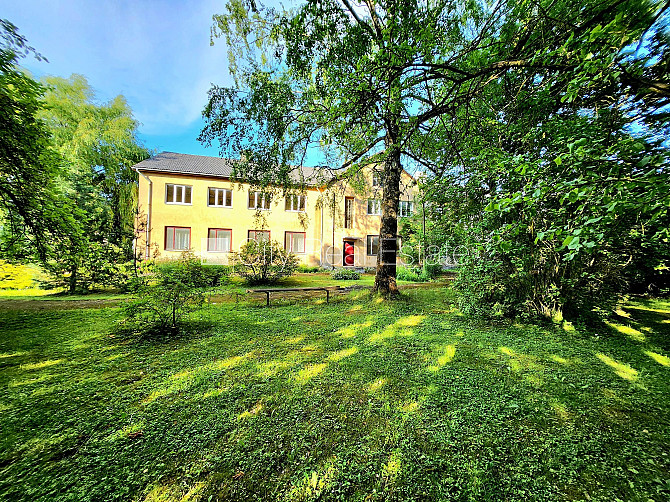 Благоустроенная озеленённая территория, места для нескольких машин, стоянка на Добеле и Добельский край - изображение 13