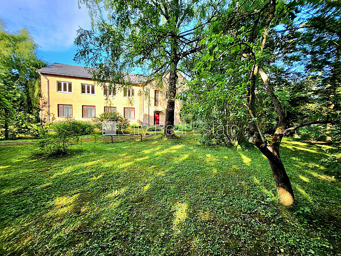 Благоустроенная озеленённая территория, места для нескольких машин, стоянка на Добеле и Добельский край - изображение 10