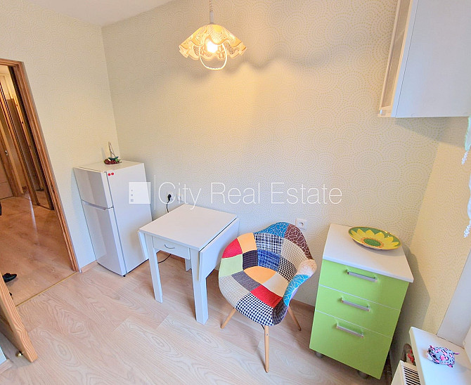 Земля в собственности, вход с улицы, лестничная клетка без ремонта, лоджия, окна Юрмала - изображение 8