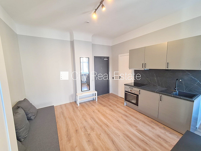 Здание во дворе, фасадный дом, закрытый двор, вход с улицы и со двора, лифт, Рига - изображение 12