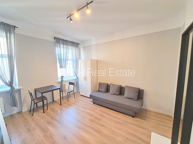 Здание во дворе, фасадный дом, закрытый двор, вход с улицы и со двора, лифт, Рига - изображение 5