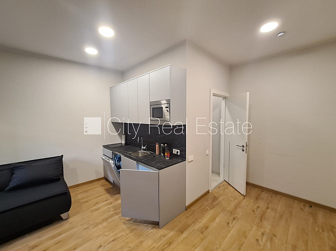 Здание во дворе, реновированный дом, закрытый двор, вход со двора, лифт, Рига - изображение 4