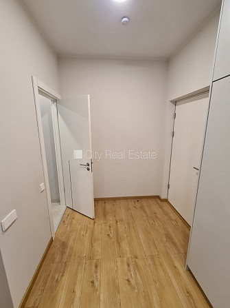 Здание во дворе, реновированный дом, закрытый двор, вход со двора, лифт, Рига - изображение 20