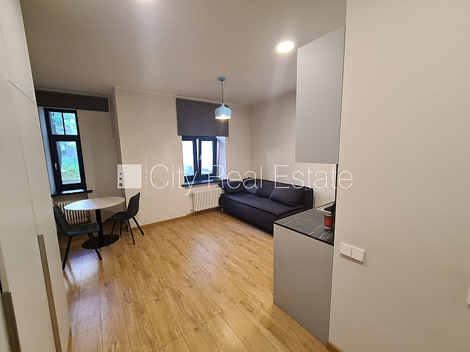 Здание во дворе, реновированный дом, закрытый двор, вход со двора, лифт, Рига - изображение 18