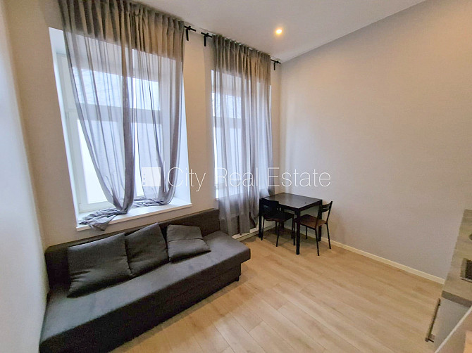 Фасадный дом, реновированный дом, вход с улицы, лестничная клетка после Рига - изображение 5