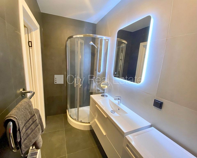 Фасадный дом, реновированный дом, закрытый двор, вход с улицы и со двора, лифт, Рига - изображение 7