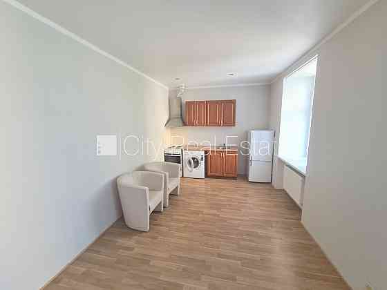 Фасадный дом, реновированный дом, фасад с декоративной штукатуркой, закрытый Рига