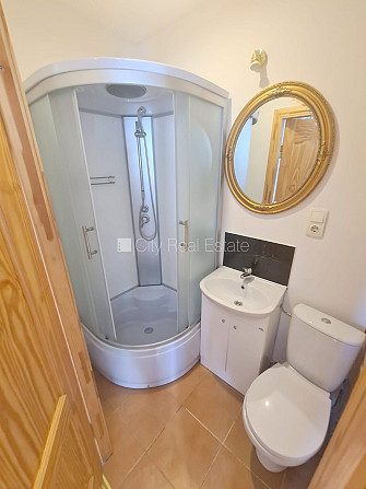 Здание во дворе, реновированный дом, закрытый двор, вход с улицы и со двора, Рига - изображение 9