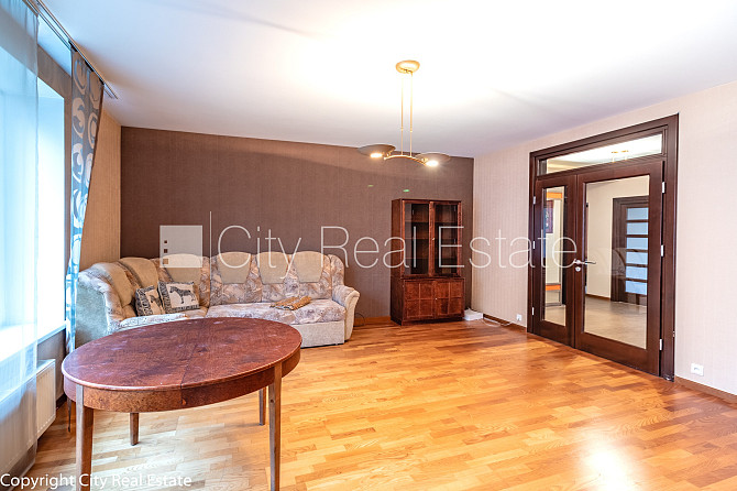 Jaunceltne, pagalma ēka, slēgts pagalms, ir lifts, divi balkoni, logi vērsti uz pagalma pusi, Rīga - foto 18