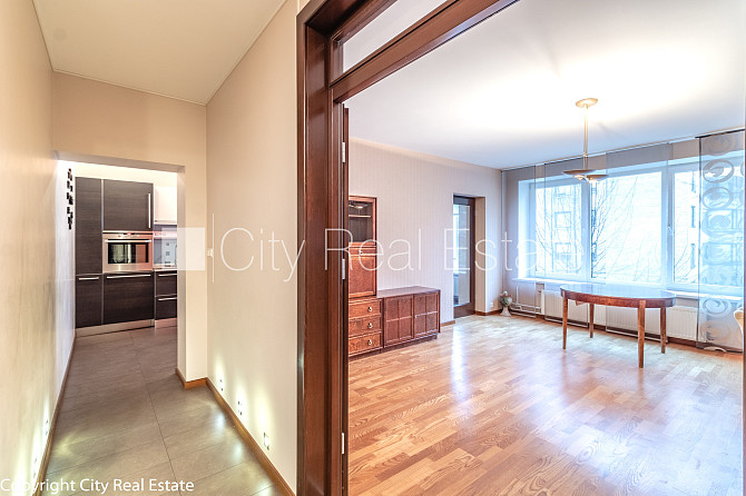 Jaunceltne, pagalma ēka, slēgts pagalms, ir lifts, divi balkoni, logi vērsti uz pagalma pusi, Rīga - foto 17