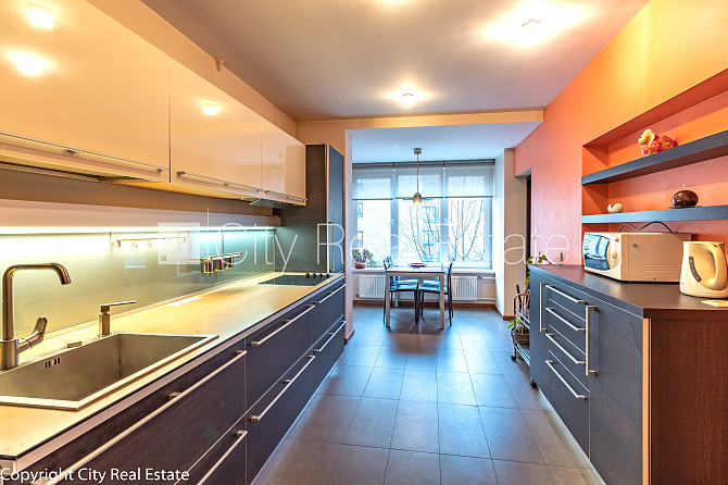 Jaunceltne, pagalma ēka, slēgts pagalms, ir lifts, divi balkoni, logi vērsti uz pagalma pusi, Rīga - foto 11