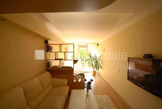 Новостройка, фасадный дом, благоустроенная озеленённая территория, Рига