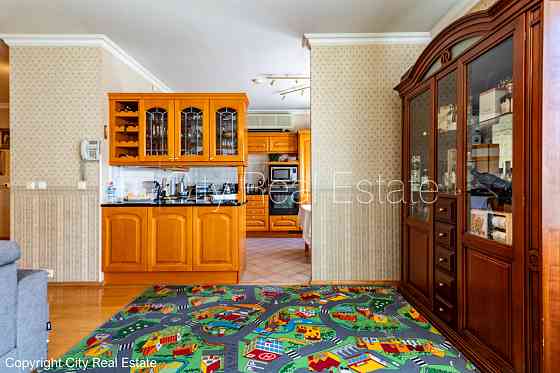 Земля в собственности, поменянное покрытие крыши, благоустроенный озеленённый Рига