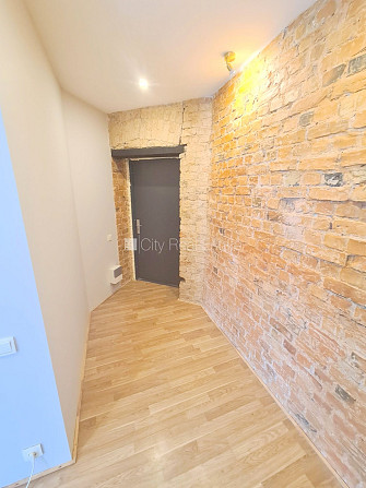 Здание во дворе, реновированный дом, закрытый двор, вход с улицы и со двора, Рига - изображение 11