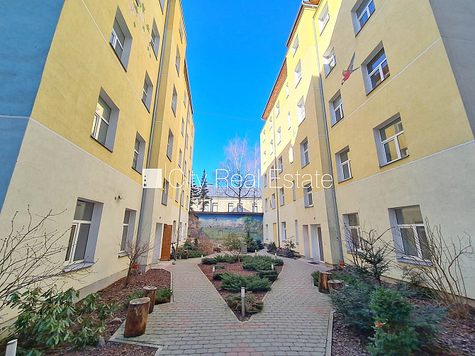 Здание во дворе, реновированный дом, закрытый двор, вход с улицы и со двора, Рига - изображение 17