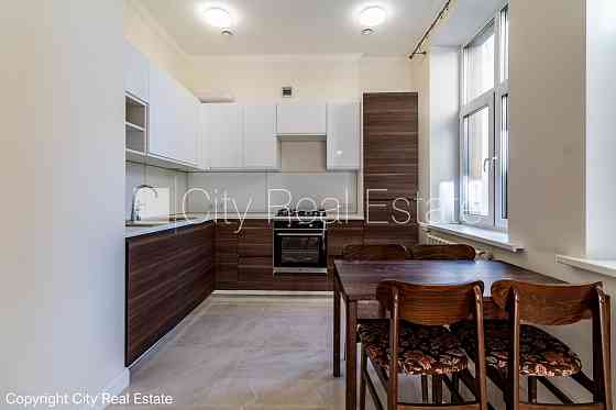 Фасадный дом, реновированный дом, количество квартир в здании 10 шт., поменянное Рига