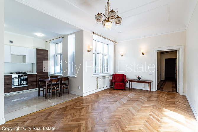 Фасадный дом, реновированный дом, количество квартир в здании 10 шт., поменянное Рига - изображение 1