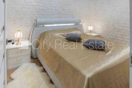 Фасадный дом, вход со двора, окна выходят во двор, изолированные комнаты 1 шт., Рига