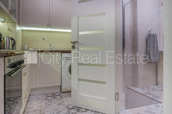 Фасадный дом, вход со двора, окна выходят во двор, изолированные комнаты 1 шт., Рига - изображение 6