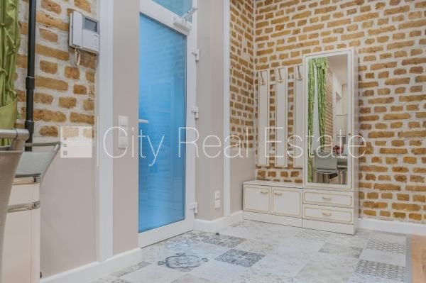 Фасадный дом, вход со двора, окна выходят во двор, изолированные комнаты 1 шт., Рига - изображение 8