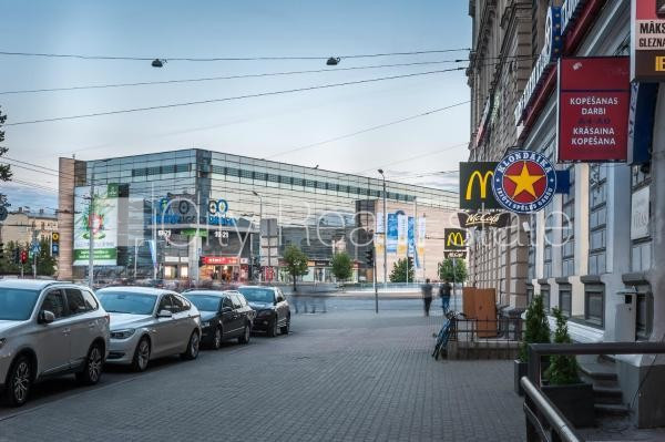 Фасадный дом, вход со двора, окна выходят во двор, изолированные комнаты 1 шт., Рига - изображение 10