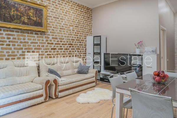 Фасадный дом, вход со двора, окна выходят во двор, изолированные комнаты 1 шт., Рига - изображение 2