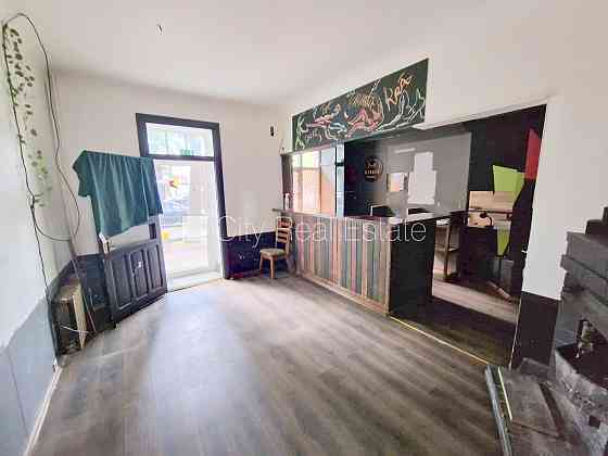 Фасадный дом, реновированный дом, вход с улицы, окна выходят на улицу, система Rīga