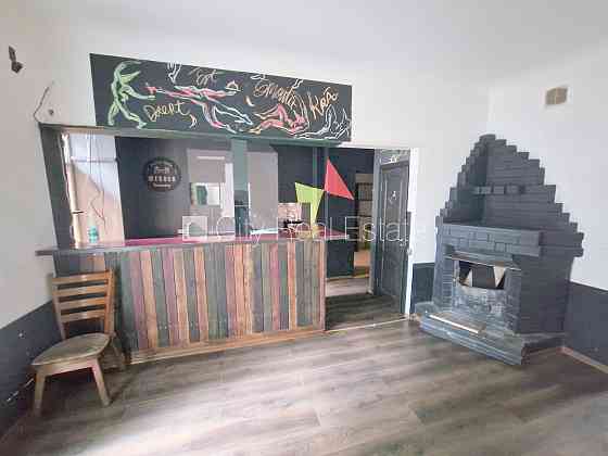 Фасадный дом, реновированный дом, вход с улицы, окна выходят на улицу, система Rīga