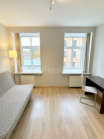 Фасадный дом, реновированный дом, вход с улицы и со двора, лестничная клетка после Рига - изображение 2