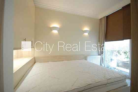 Новостройка, благоустроенная озеленённая территория, закрытый двор, территория Рига