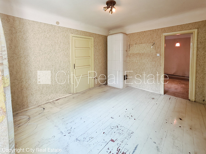 Благоустроенный озеленённый двор, территория обнесена забором, вход с улицы и со Рига - изображение 15